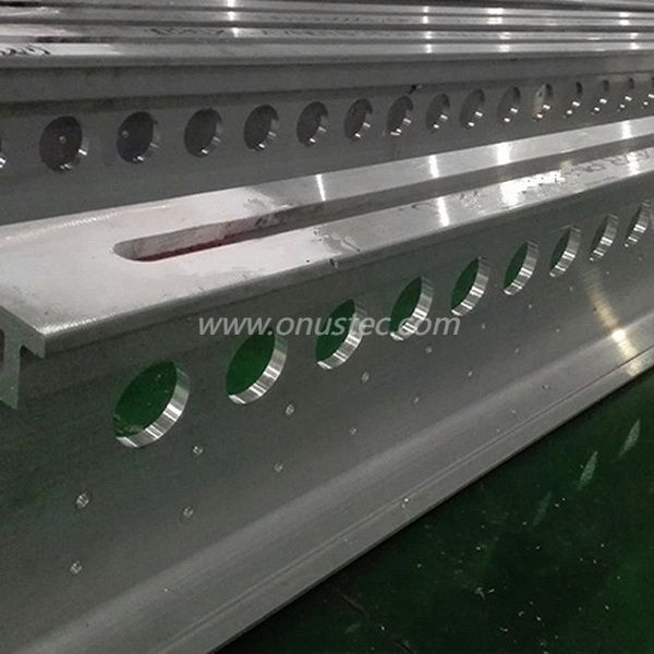 مركز التصنيع باستخدام الحاسب الآلي ذو 4 محاور BT40 CNC