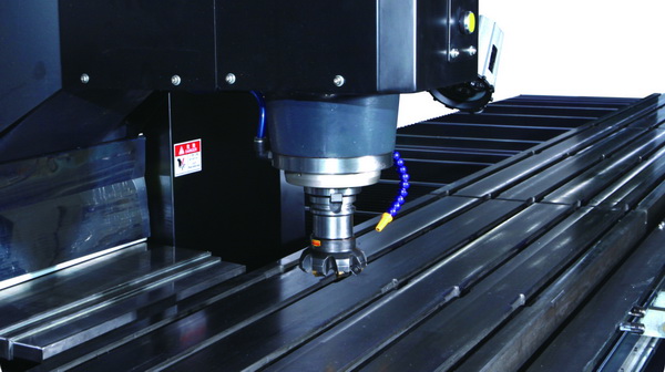 ما هي فوائد استخدام مركز التصنيع