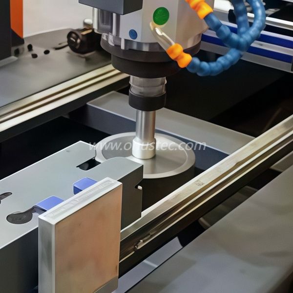 3 محاور ، مركز تصنيع CNC عالي السرعة للألمنيوم