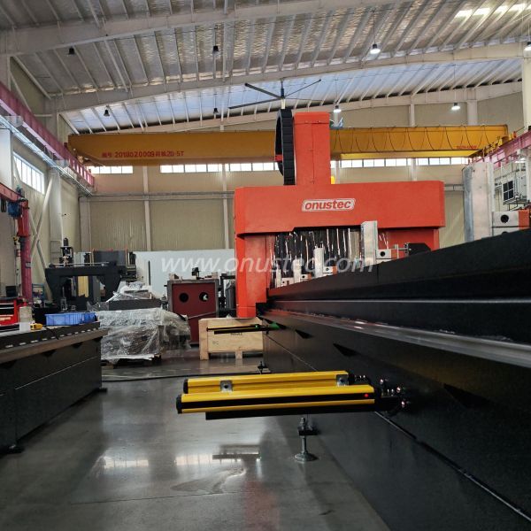 مركز تصنيع CNC عالي السرعة ثلاثي المحاور للألمنيوم